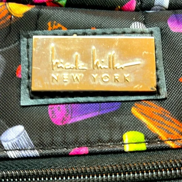 Nicole Miller RARE Travel Bag - Includes Wheels on bottom/ Handle: Easy Travel - Picture 4 of 13